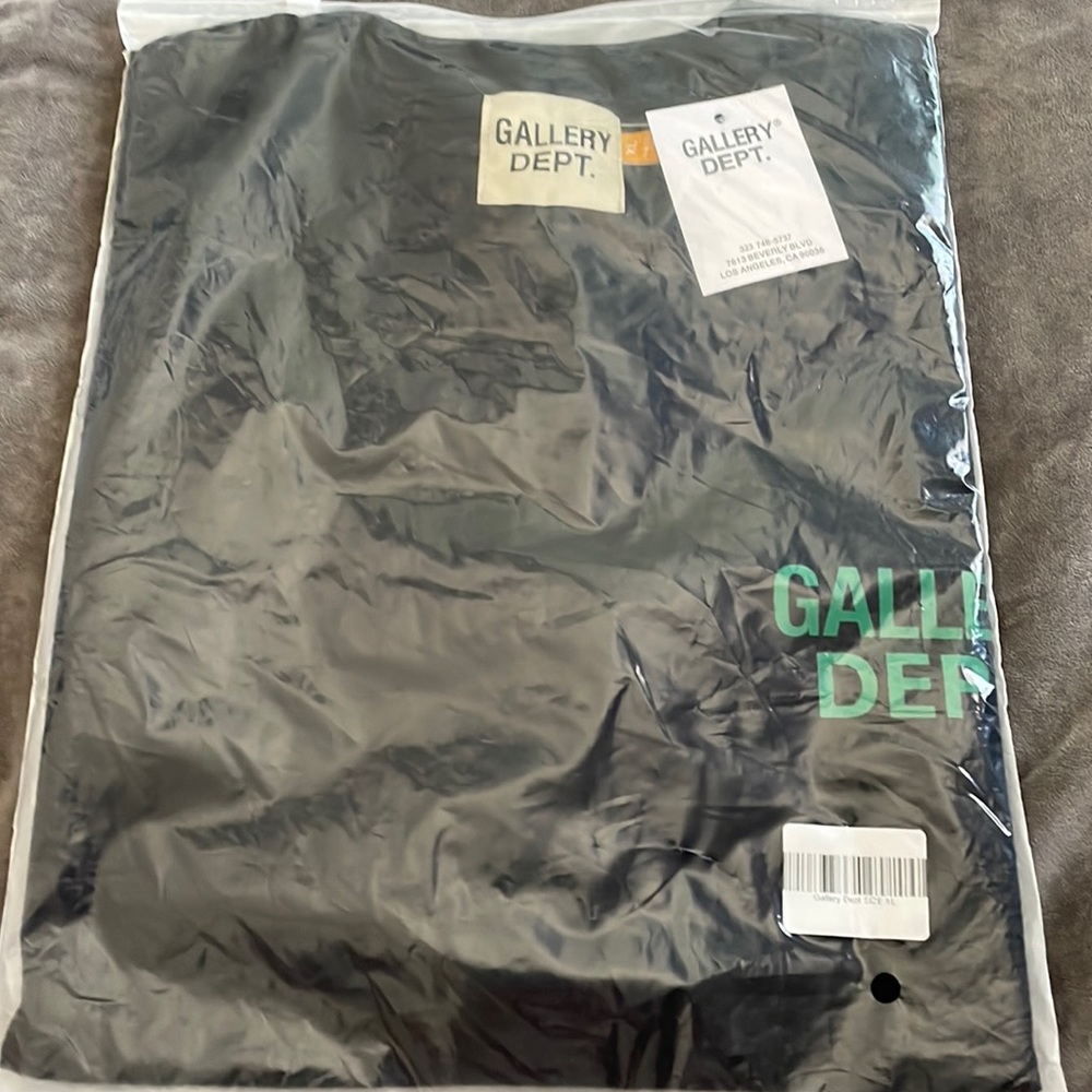 Mens brand new gallery dept T-shirt